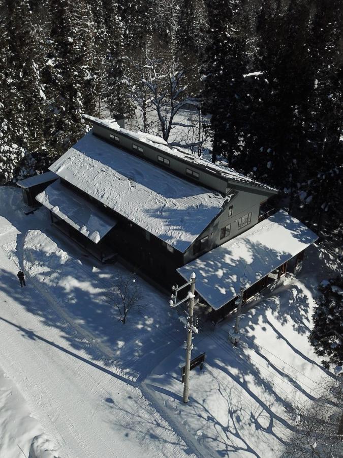 Bears Den Mountain Lodge Hakuba Bagian luar foto